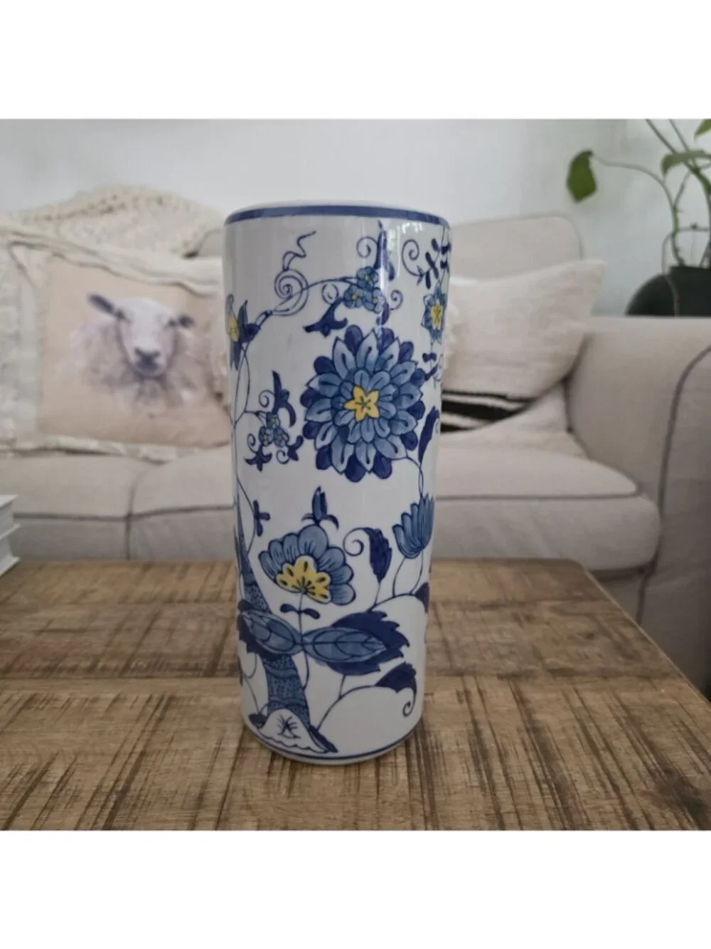 Vintage Blue & White Chinoiserie Floral Cylinder Vase 10
